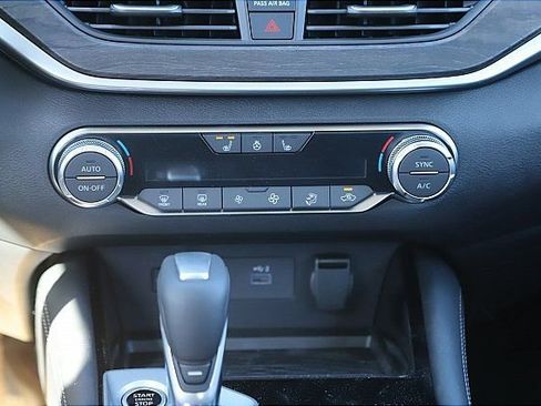 New 2025 Nissan Altima 2.5 SL image 12