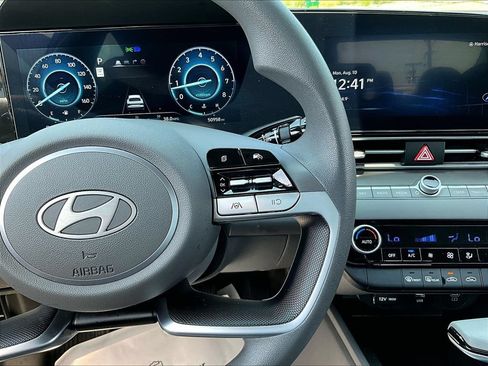 Certified 2024 Hyundai Elantra SEL FWD image 12