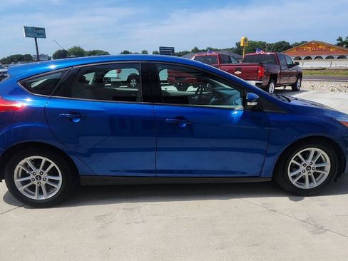 Used 2018 Ford Focus SE w/ Cold Weather Package FWD image 7