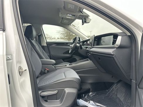 New 2026 Volkswagen Tiguan SE image 30