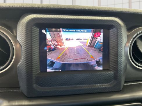 Used 2023 Jeep Gladiator Sport image 25