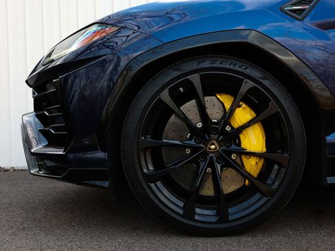 Used 2019 Lamborghini Urus image 11