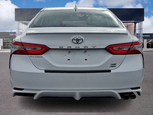 Used 2020 Toyota Camry SE w/ Moonroof Package AWD/4WD image 4