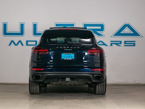 Used 2017 Porsche Cayenne w/ Premium Package AWD/4WD image 9