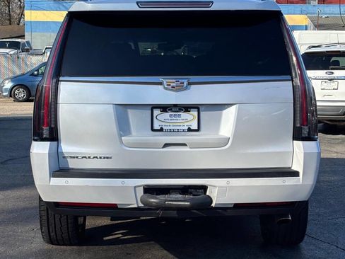 Used 2016 Cadillac Escalade ESV Premium image 7