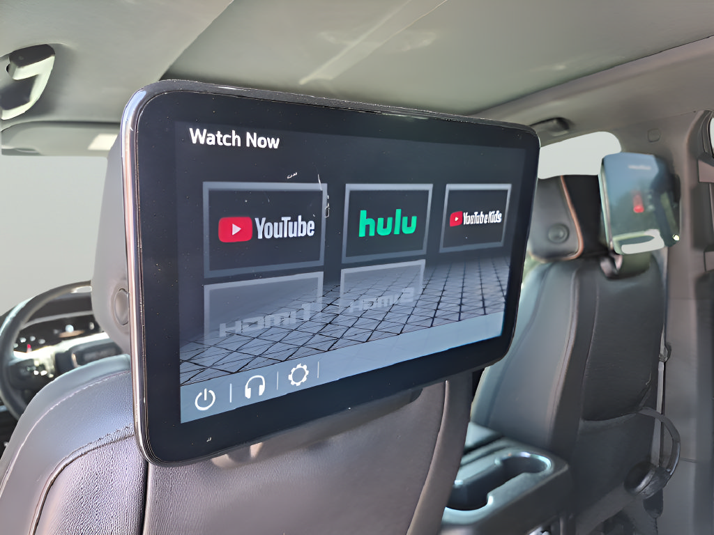 Used 2024 GMC Yukon AT4 w/ Technology Package AWD/4WD image 30