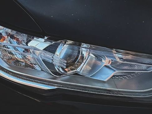 Used 2018 Ford Fusion SE FWD image 3