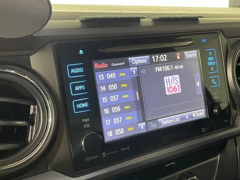 Used 2018 Toyota Tacoma TRD Sport w/ Technology Package AWD/4WD image 7