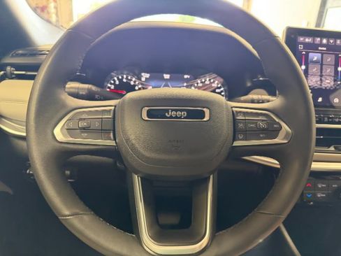 Used 2025 Jeep Compass Limited AWD/4WD image 22