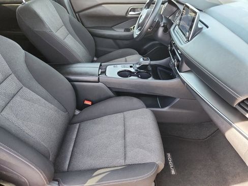 Used 2024 Nissan Rogue SV image 15