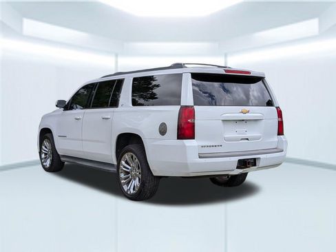Used 2018 Chevrolet Suburban LT RWD image 4