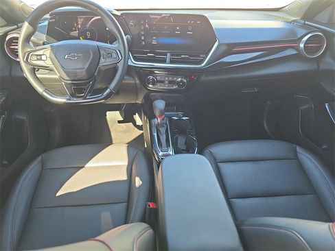 Used 2025 Chevrolet Trax RS w/ Driver Confidence Package image 9
