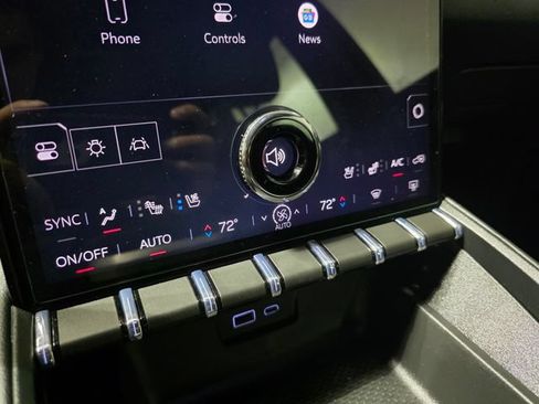 Used 2026 GMC Terrain Elevation w/ Elevation Premium Package FWD image 23