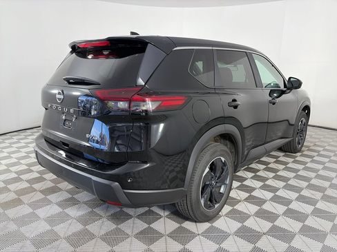Used 2024 Nissan Rogue SV AWD/4WD image 7