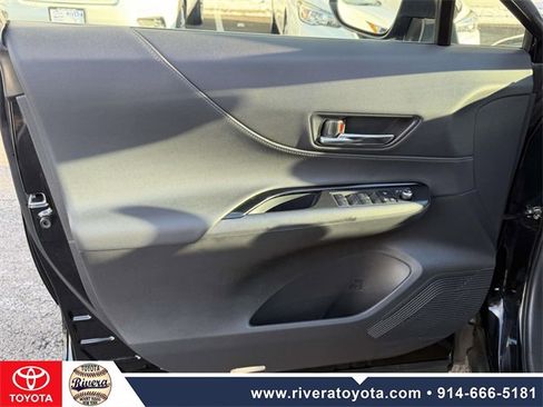 Used 2022 Toyota Venza LE image 11