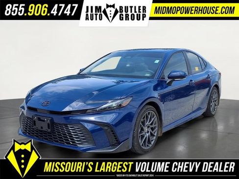 Used 2025 Toyota Camry SE FWD image 1