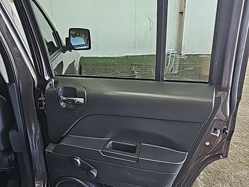 Used 2015 Jeep Patriot Sport FWD image 16