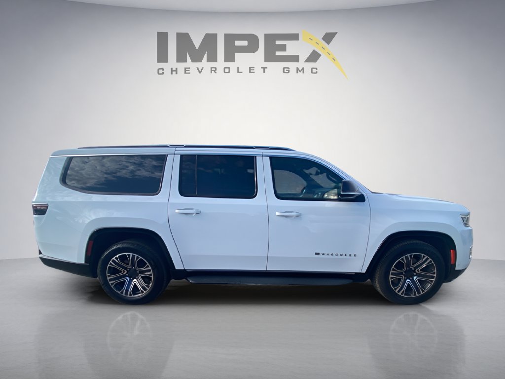 Used 2023 Jeep Wagoneer L Series II RWD image 6