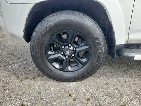 Used 2020 Toyota 4Runner SR5 Premium w/ Moonroof Package image 12