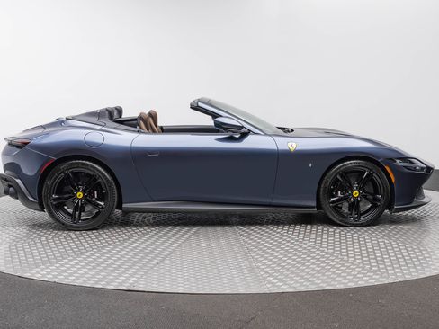 Used 2024 Ferrari Roma Spider RWD image 9