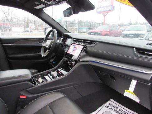 Used 2023 Jeep Grand Cherokee Overland w/ Adv Protech Group III image 32