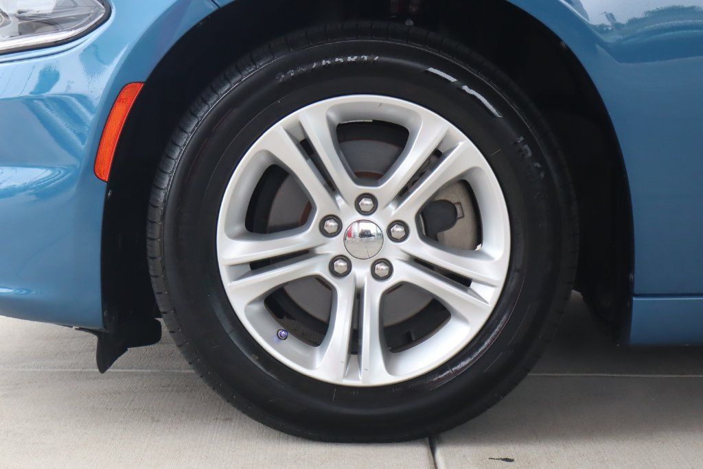 Used 2023 Dodge Charger SXT RWD image 5
