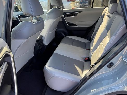 Used 2020 Toyota RAV4 XLE Premium image 12