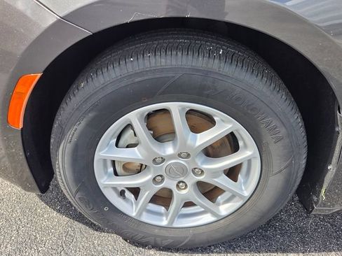 Used 2017 Chrysler Pacifica Touring FWD image 18