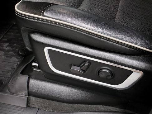 Used 2023 RAM 1500 Laramie AWD/4WD image 25