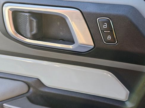Used 2023 Ford Bronco Badlands AWD/4WD image 11