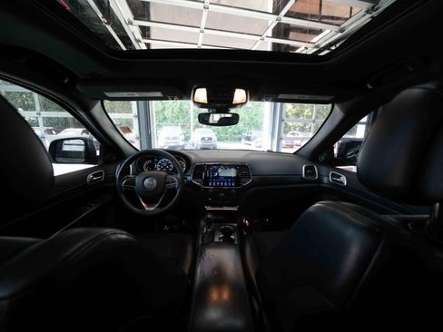 Used 2019 Jeep Grand Cherokee Altitude AWD/4WD image 18