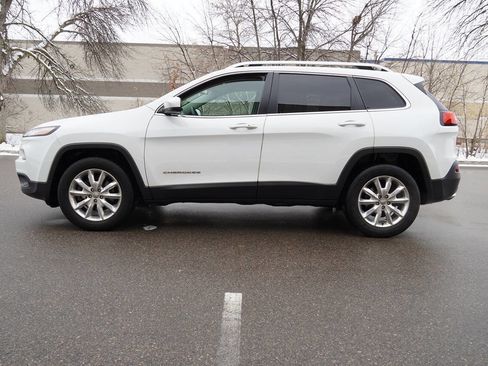 Used 2017 Jeep Cherokee Limited image 4