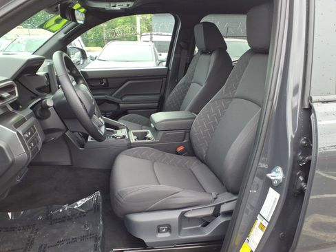 Certified 2025 Toyota Tacoma SR5 AWD/4WD image 16