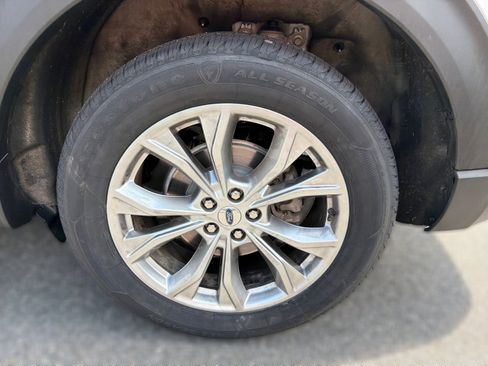 Used 2024 Ford Explorer XLT w/ Equipment Group 202A AWD/4WD image 25