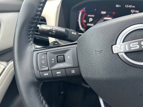 Used 2025 Nissan Rogue SL FWD image 26