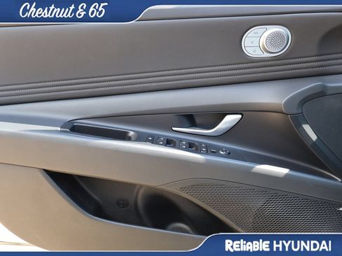 Used 2025 Hyundai Elantra Limited FWD image 21