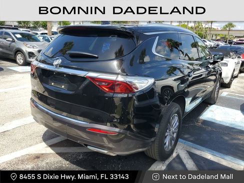 Used 2023 Buick Enclave Essence image 4