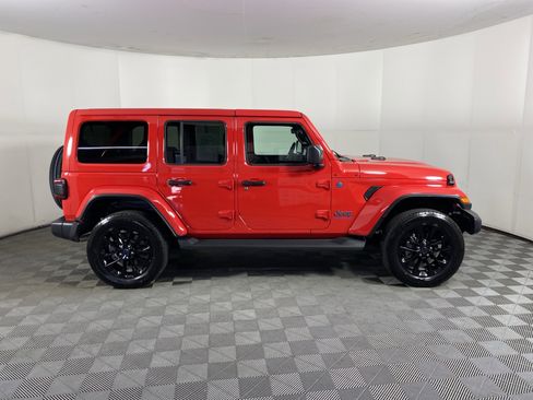 Used 2025 Jeep Wrangler Unlimited Sahara AWD/4WD image 6