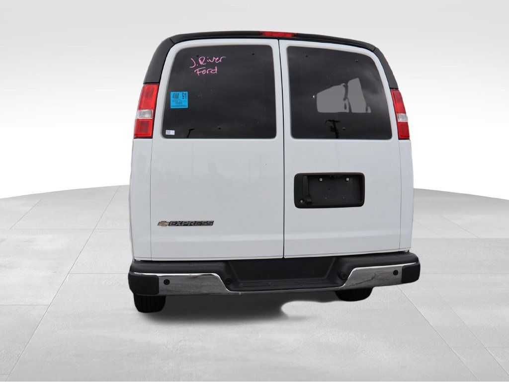 Used 2025 Chevrolet Express 3500 LT w/ LT Preferred Equipment Group RWD image 21