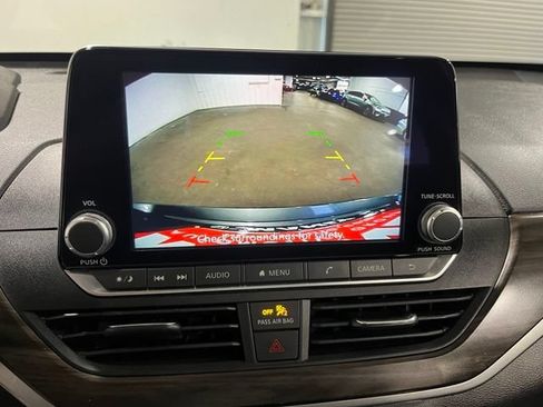 Used 2024 Nissan Altima 2.5 SV FWD image 28