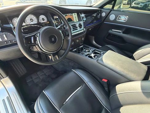 Used 2016 Rolls-Royce Wraith RWD image 18