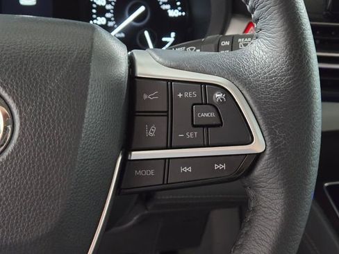 Used 2022 Toyota Sienna XLE w/ XLE Plus Package image 31