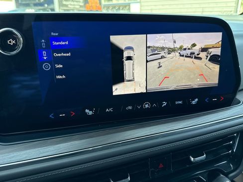 Used 2025 Chevrolet Suburban Z71 AWD/4WD image 30