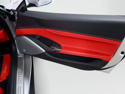 Certified 2019 Ferrari Portofino RWD image 13