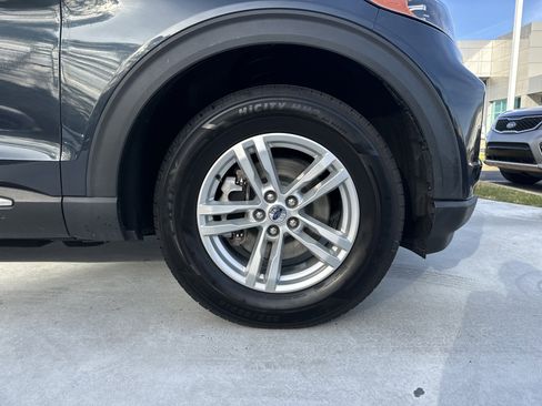 Used 2022 Ford Explorer XLT w/ Equipment Group 202A image 13