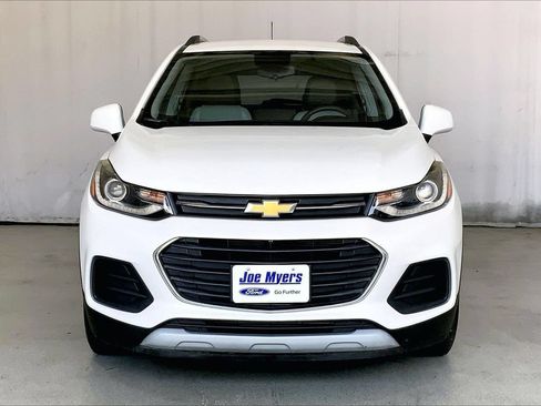 Used 2021 Chevrolet Trax LT FWD image 2