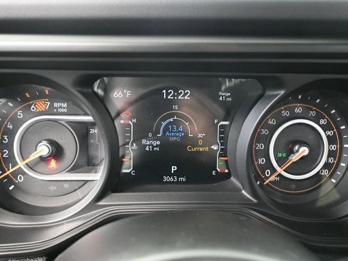 Used 2025 Jeep Wrangler Unlimited Sahara w/ Technology Group AWD/4WD image 30