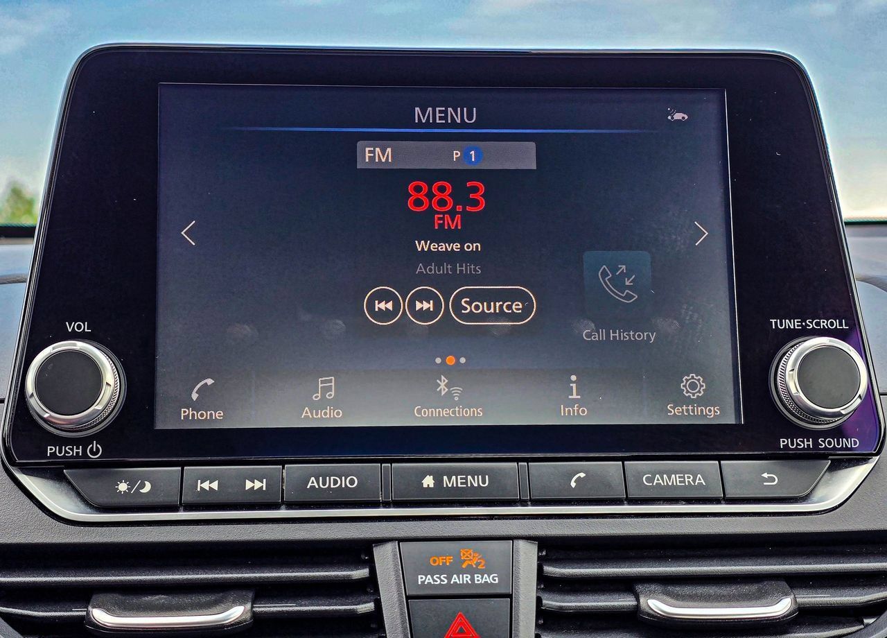 Used 2025 Nissan Altima 2.5 SV FWD image 16