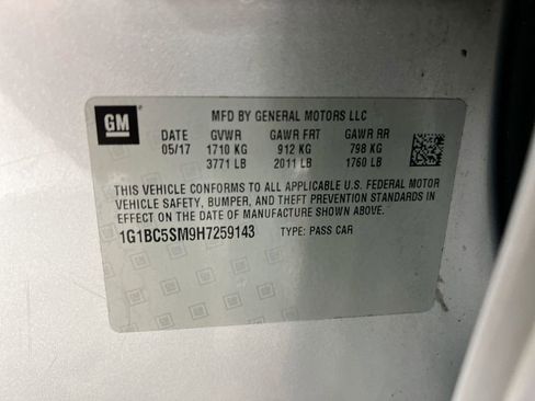 Used 2017 Chevrolet Cruze LS FWD image 30