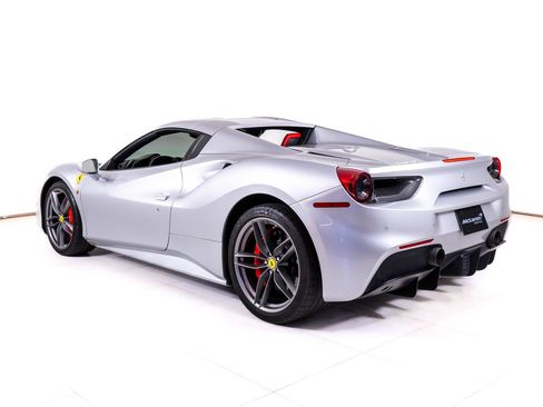 Used 2019 Ferrari 488 Spider RWD image 4